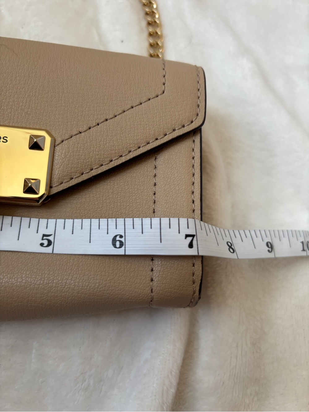 Michael Kors Kinsley Nude Beige Crossbody Clutch Gold Chain Bag - Picture 8 of 10